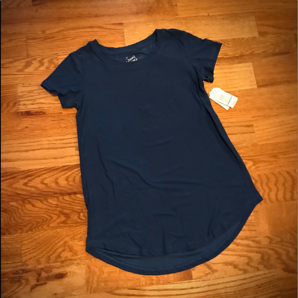 Sweet Tea’s by Pink Rose simple short sleeve navy top